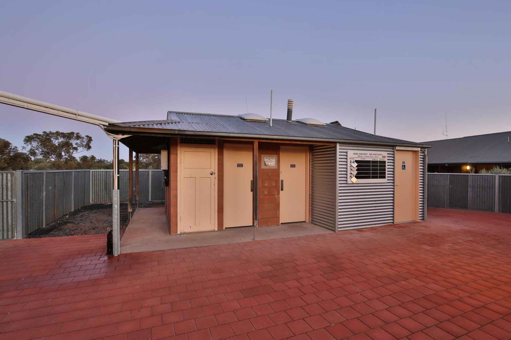 Mungo Shearers' Quarters Villa Bagian luar foto