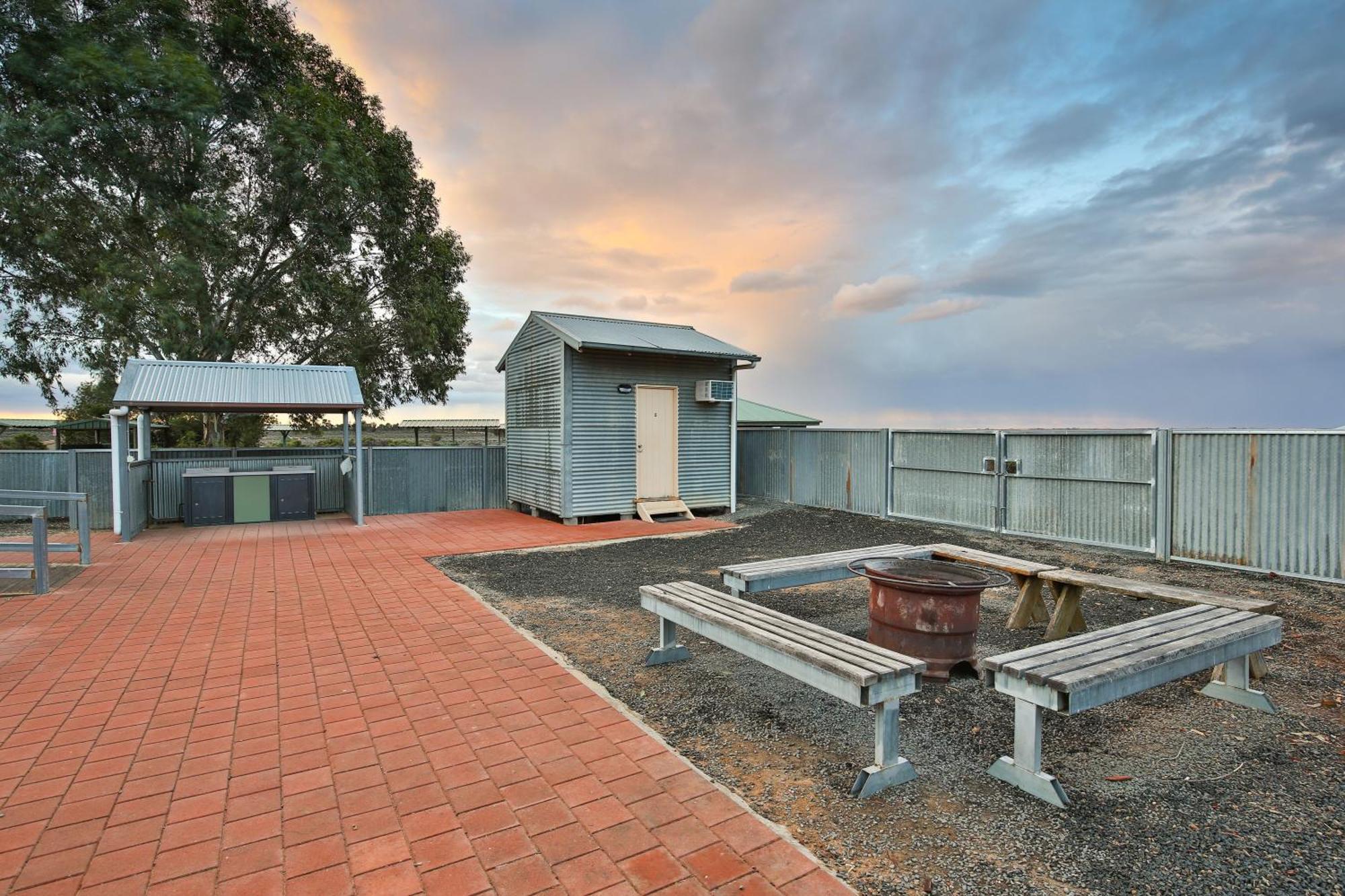 Mungo Shearers' Quarters Villa Bagian luar foto